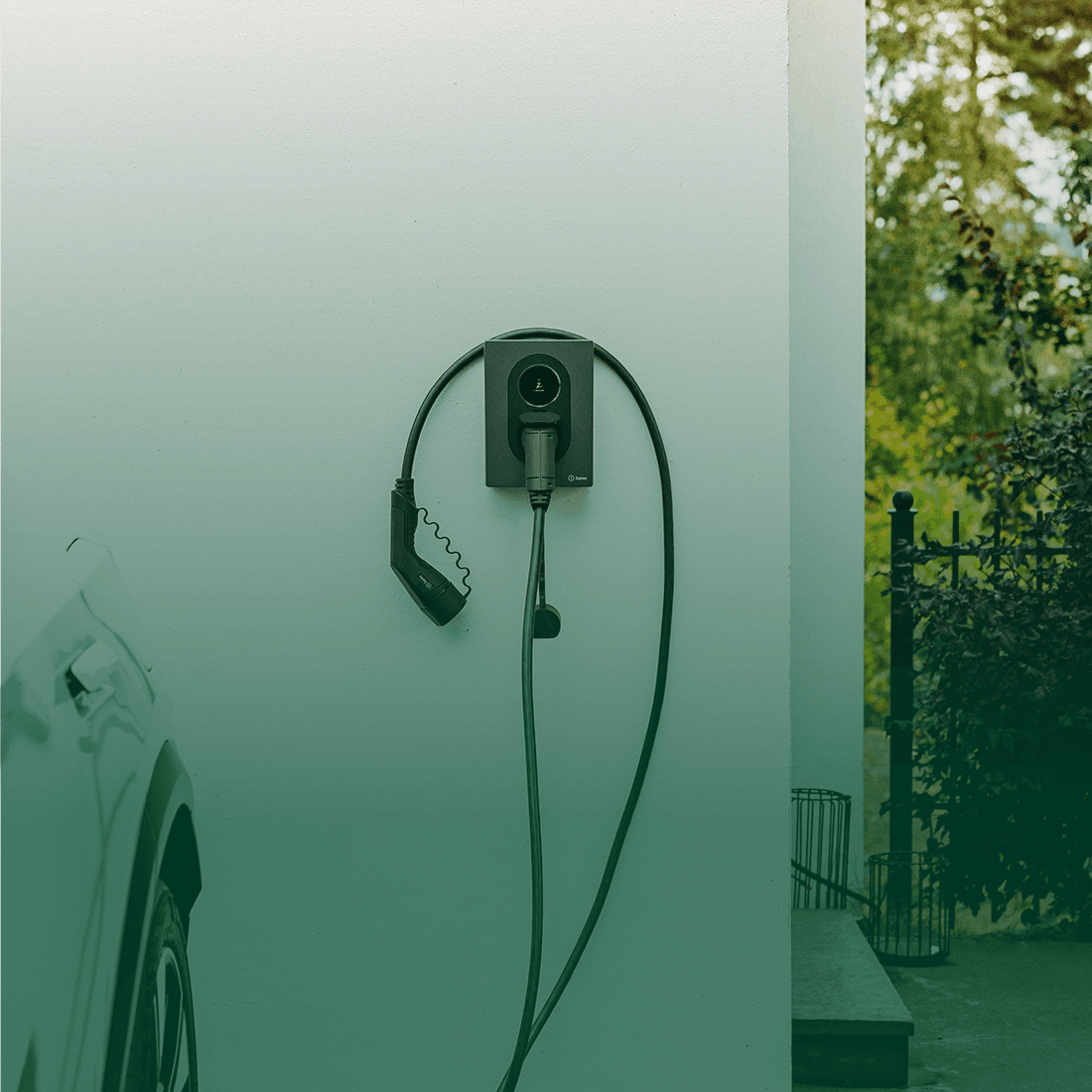 Zaptec go 2 ladeboks monteret på husmur